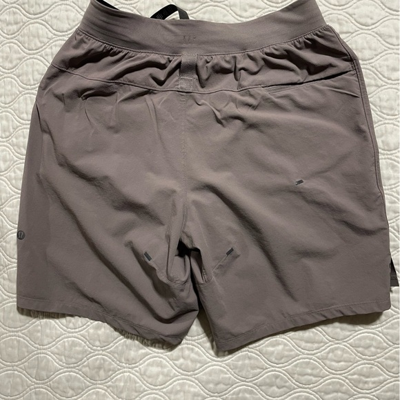 LULULEMON- License to Train Linerless Short - Picture 2 of 4